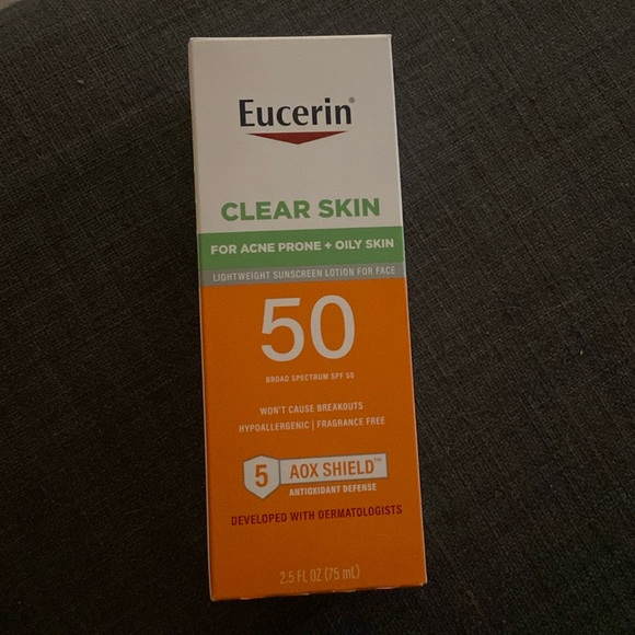 Eucerin clear skin face sunscreen spf 50 NWT - Picture 1 of 1